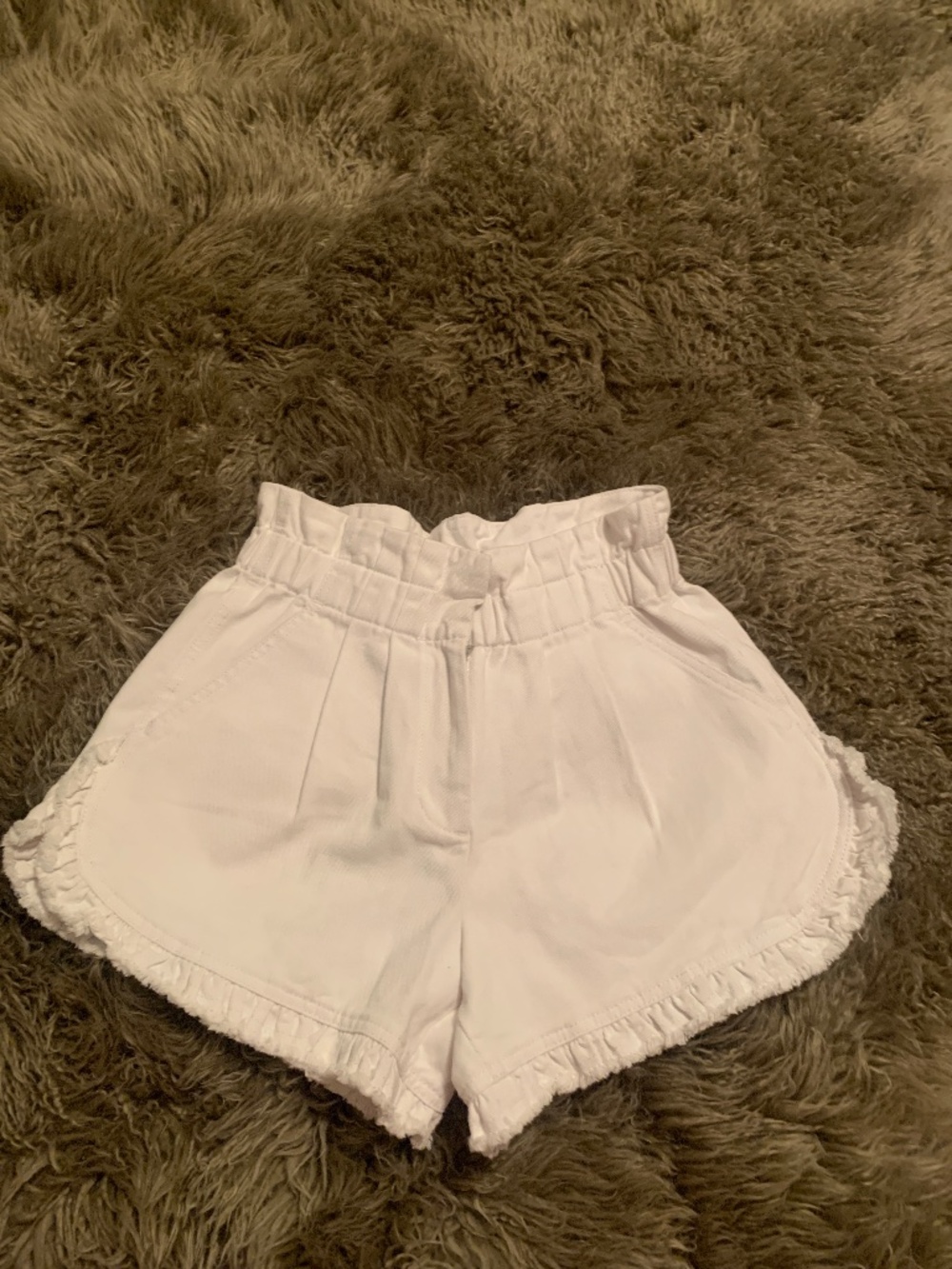 NWOT Antonio Milani white ruffles shorts, size 27